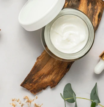 تيشيرت أبيض كلاسيكي